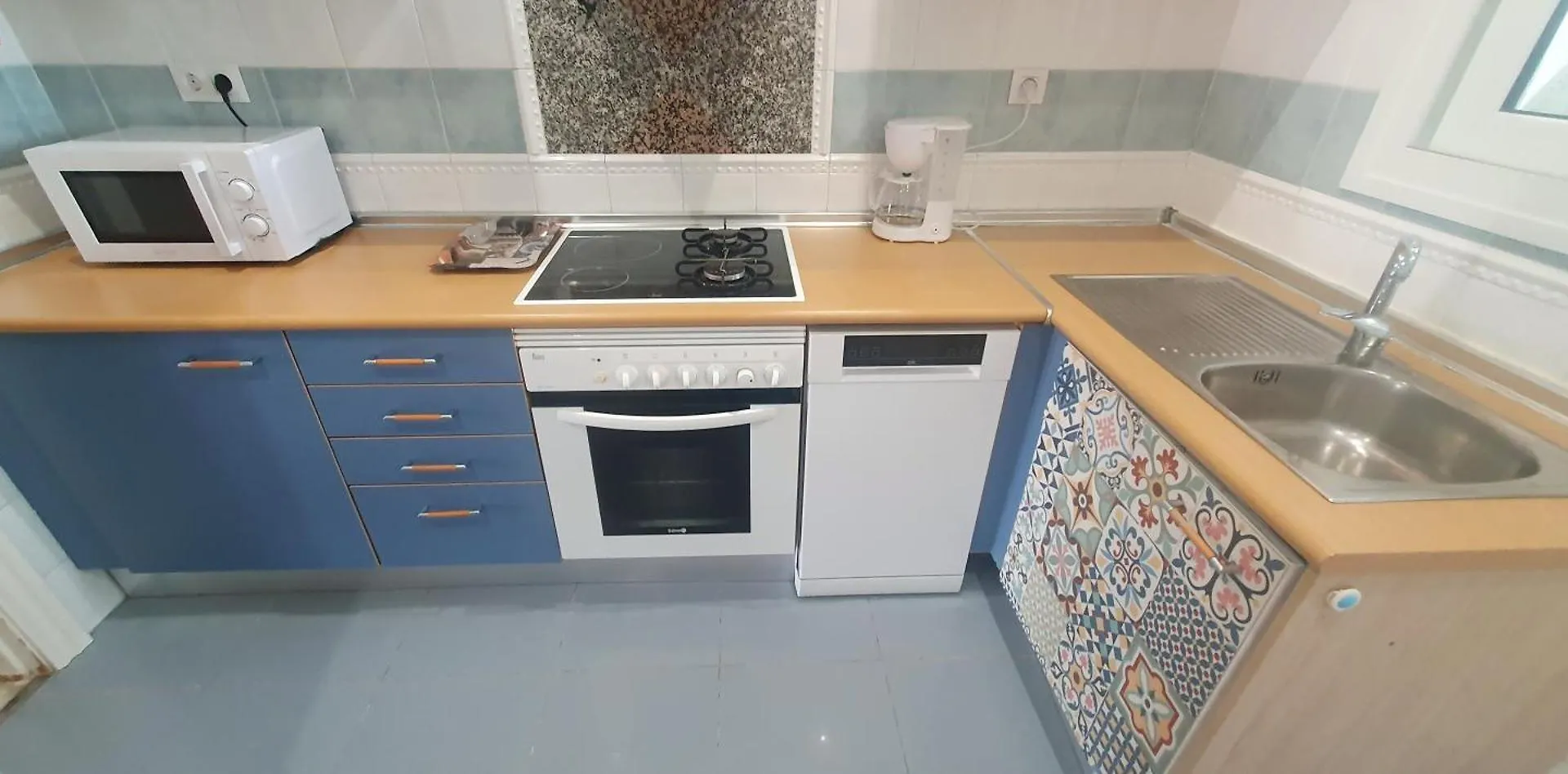 Vive La Vida: Torremolinos Apartment 0*,